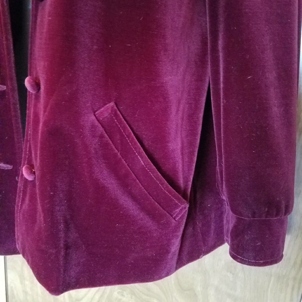 SOLD - Vintage velvet jacket in plum wine - Picture 4 of 8